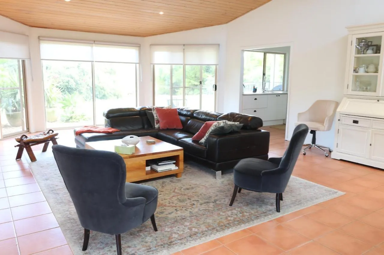 Sugarloaf Villa - Lush Tropical Whitsunday Retreat Windermere  Windermere (Whitsunday)